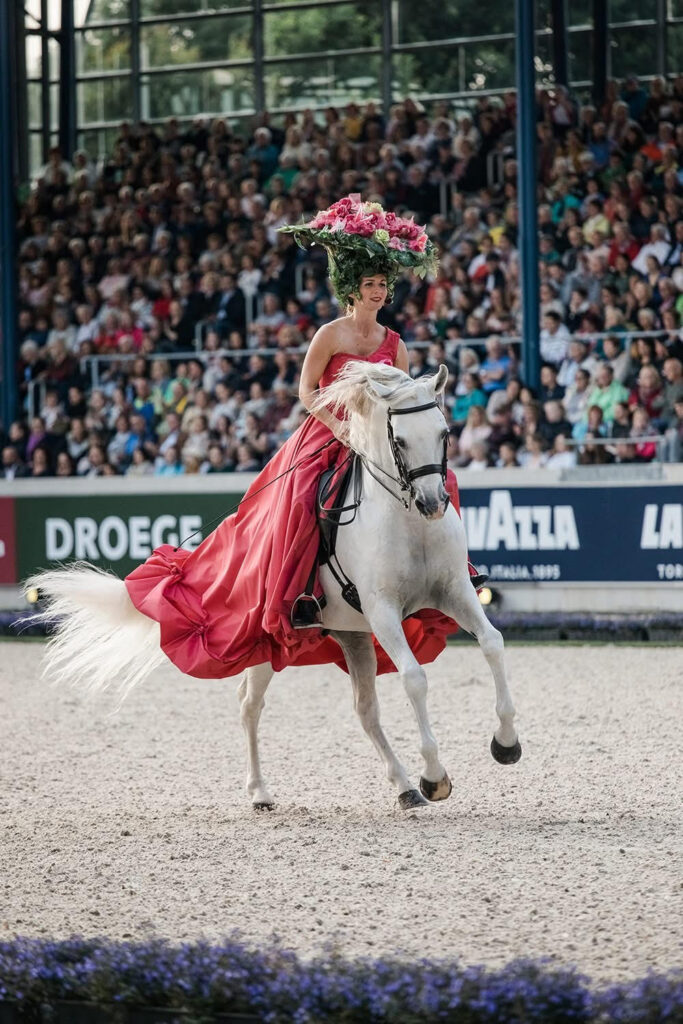 Caroline Vitry lors d'un spectacle équestre